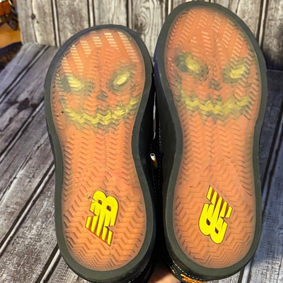 New Balance 417 Franky Villani Halloween Sneakers - Picture 4 of 8